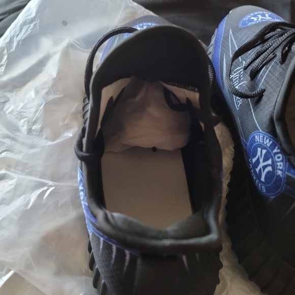 MEN'S NY. YANKEES BLACK SNEAKERS SIZE 13 BRAND SPANKIN NEW!!!!!!!!!!!!!!!!!!!!! - Picture 7 of 16